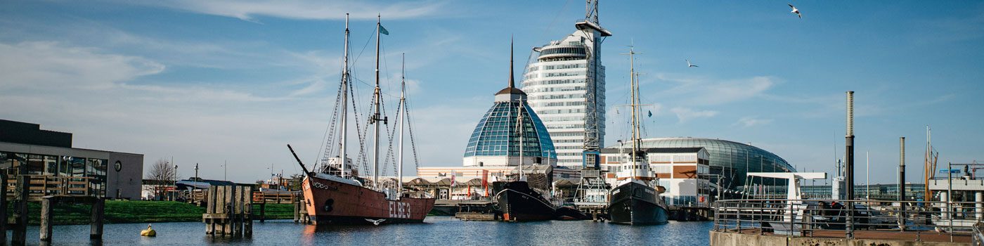 Einkaufspassage »Mediterraneo«, im Hintergrund das »Sail City Hotel« und das »Klimahaus® Bremerhaven 8° Ost«