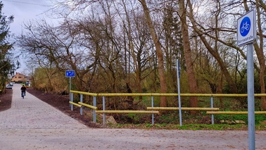 Der neu hergestellte, 60 Meter lange Abschnitt der Lanhauser Straße führt direkt vom Wohngebiet Bohnenbreden auf den Fahr(G)Rad8. 