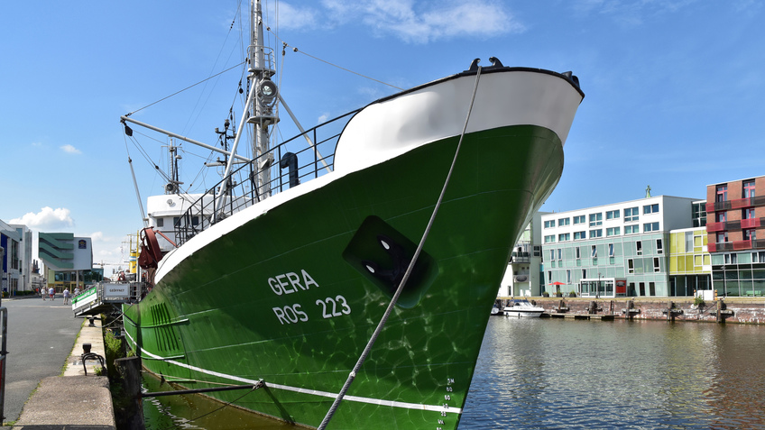 Das Foto zeigt das Museumsschiff GERA im Fischereihafen.
