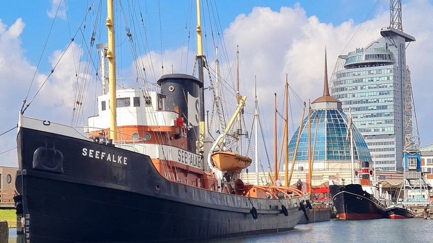 Der Alte Hafen in Bremerhaven mit vielen Museumsschiffen 