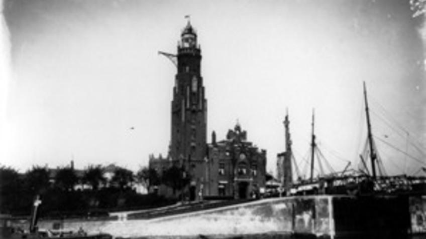 Historical image of a lighthouse.