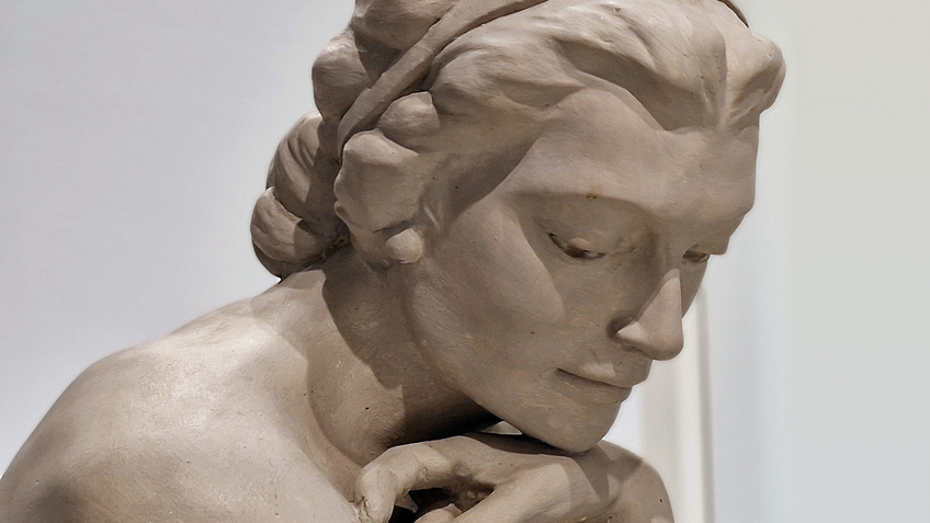 Ausschnitt aus der Skulptur „Andacht“ von Gustav Thiele
