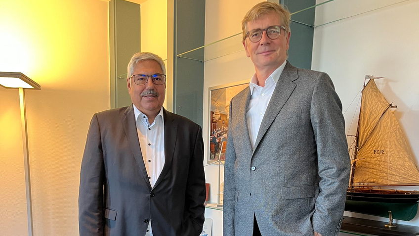 Oberbürgermeister Melf Grantz (links) begrüßte den Interimsgeschäftsführer der Erlebnis Bremerhaven, Dr. Hendrik Heerma, am heutigen Mittwoch in seinem Büro. 