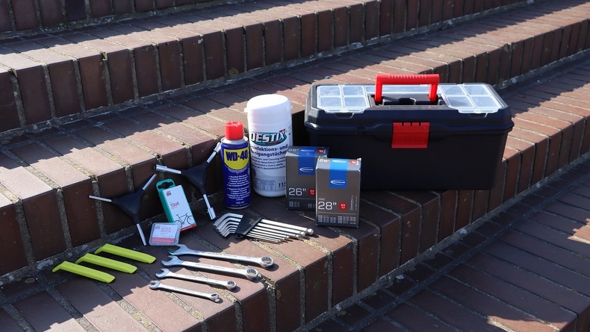 The contents of the Bike service station bike tool box