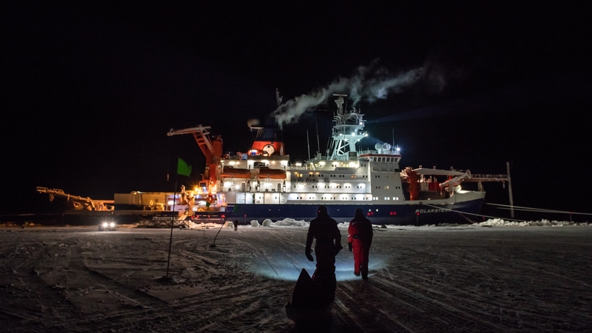 Die „Polarstern“ driftet ein Jahr lang mit dem Meereis durch den arktischen Winter für eine detaillierte Erforschung dieses für Europa so wichtigen Teils des globalen Klimasystems