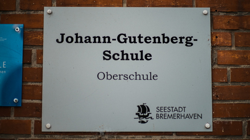 Schild "Johann-Gutenberg-Schule  Oberschule"