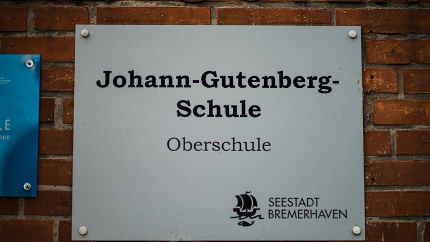 Die Johann-Gutenberg-Schule (JGS) zu einer Podiumsdiskussion aller mit Fraktionsstatus in der Bremischen Bürgerschaft vertretenen Parteien ein