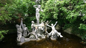 Skulpturen im Thieles Garten.
