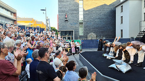 Sommerbühne vor dem Stadttheater im Juni 2023