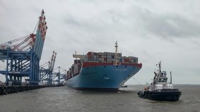Maersk MC-Kinney Møller beim Erstanlauf 2013 in Bremerhaven
