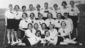 Das Foto zeigt die Frauensportgruppe des Geestemünder Turn Vereins (GTV).