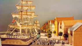 Das Diorama in der Dauerausstellung des Historischen Museums Bremerhaven zeigt die Einschiffung von Auswanderern im Alten Hafen Mitte des 19. Jahrhunderts.