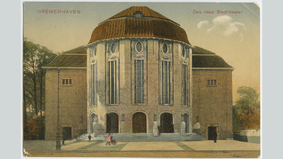 kolorierte Ansichtskarte von 1912 zeigt das ein Jahr zuvor eröffnete Stadttheater