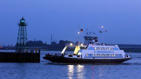 Weserfähre Bremerhaven bei Nacht