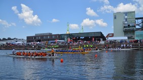 Das jährlich Drachenbootrennen ist eines der großen Fun-Sport-Events in der Seestadt.