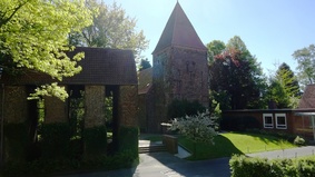 Ansicht Dionysiuskirche mit Gemeindehaus