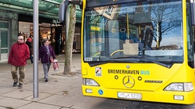 Bus in der Fußgängerzone
