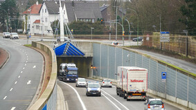 Ein Blick auf das westliche Portal des Hafentunnels wenige Minuten nach Freigabe des Verkehrs. 