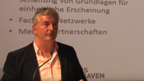 Jan Rohrbach während des Vortrags