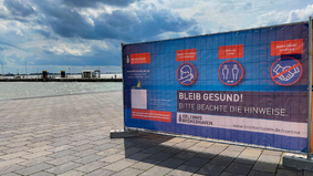 Hygienetafel auf dem Festgelände Maritime Tage Bremerhaven 2021