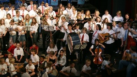 Das Schulorchester bei einem Konzert im Stadttheater