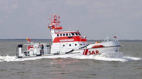 Seenotkreuzer HERMANN RUDOLF MEYER der Deutschen Gesellschaft zur Rettung Schiffbrüchiger (DGzRS), stationiert in Bremerhaven.