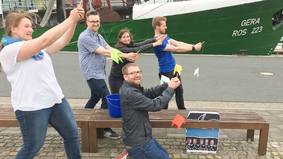 Begeisterte Teilnehmer der Scavenger Hunt 2017 im Fischereihafen Bremerhaven