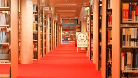 Einen genaueren „Einblick“ in die Bibliothek der Hochschule Bremerhaven gibt es am 7.November um 18 Uhr bei einer Spezialführung