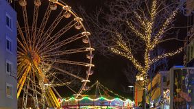 Weihnachtsmarkt Bremerhaven mit Riesenrad