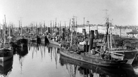 Historisches Bild eines Hafens.