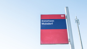Schild "Bahnhof Wulsdorf"