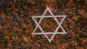 Matratze vor Synagoge angezündet
