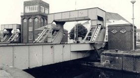 Image of a hinged bridge.