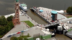 Attraktive Durchfahrt zwischen Weser und Innenstadt: die Schleuse Neuer Hafen