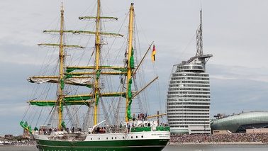 Sailing ship Alexander vom Humboldt II sails along the Weser