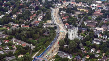 August 2016: Immer deutlicher ist die Streckenführung des Hafentunnels zu erkennen. Unten im Bild entsteht das westliche Tunnelportal.