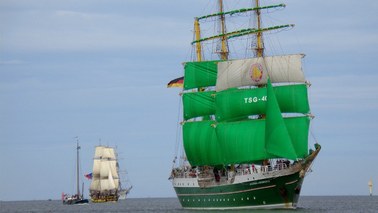 Alexander von Humboldt II sails on the water