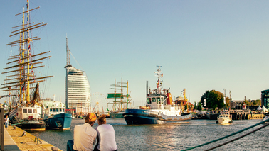 Blick auf Schiffe im Hafen von Bremerhaven