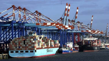 Container ship lying at a terminal and are loaded and unloaded.