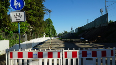 Die Verbindung zwischen Am Parkbahnhof und Cherbourger Straße ist für Fußgänger und Radfahrende frei.