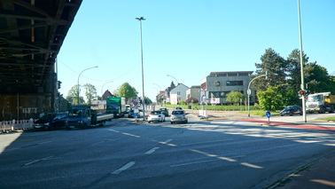 Der Verkehr in Richtung Stadtmitte muss hinter der Cherbourger Straße auf eine Spur zusammenrücken