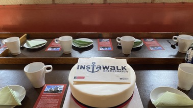A cake that says "InstaWalk Bremerhaven" on it.