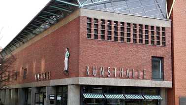 Außenansicht eines Gebäudes mit dem Schriftzug Kunsthalle.