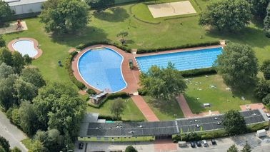 Aerial photo of an open-air swimming pool.