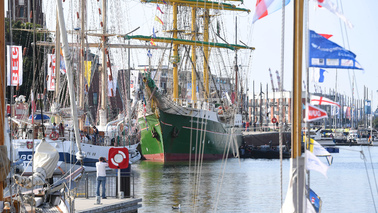 Windjammer "Alexander von Humboldt" bei Fest in Bremerhaven