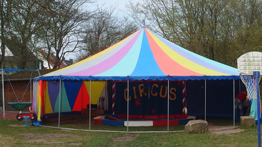 Circuszelt von außen