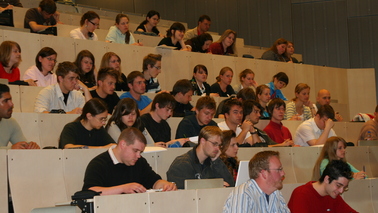 Pro Jahr 15 Studierende der Hochschule Bremerhaven können künftig ein Stipendium erhalten, wenn sie sich verpflichten, für die Dauer von fünf Jahren für den Magistrat zu arbeiten. 