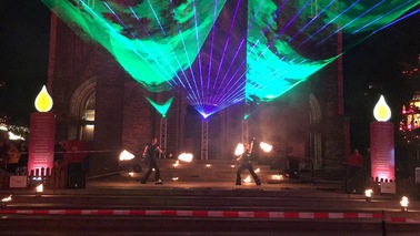 Lasershow vor Kirche in Bremerhaven