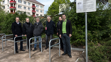 WIN-Mittel Antragsteller Havenbouler mit Gartenbauamtsdezernent Maurice Müller und Mitarbeiter des Gartenbauamtes 