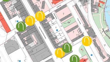 Fahrradparken: die gelben Symbole erweitern das bisherige Angebot (grün) - die Übersicht zeigt den Bereich Fußgängerzone. Zusätzlich werden weitere Bügel auch in anderen Stadtteilen aufgestellt.